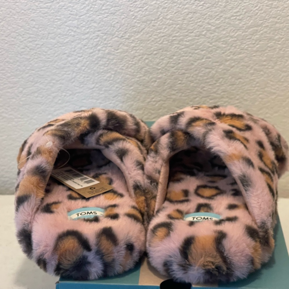 TOMS Pink Spanish Villa Cheetah Print Faux Fur Slippers - Picture 12 of 16